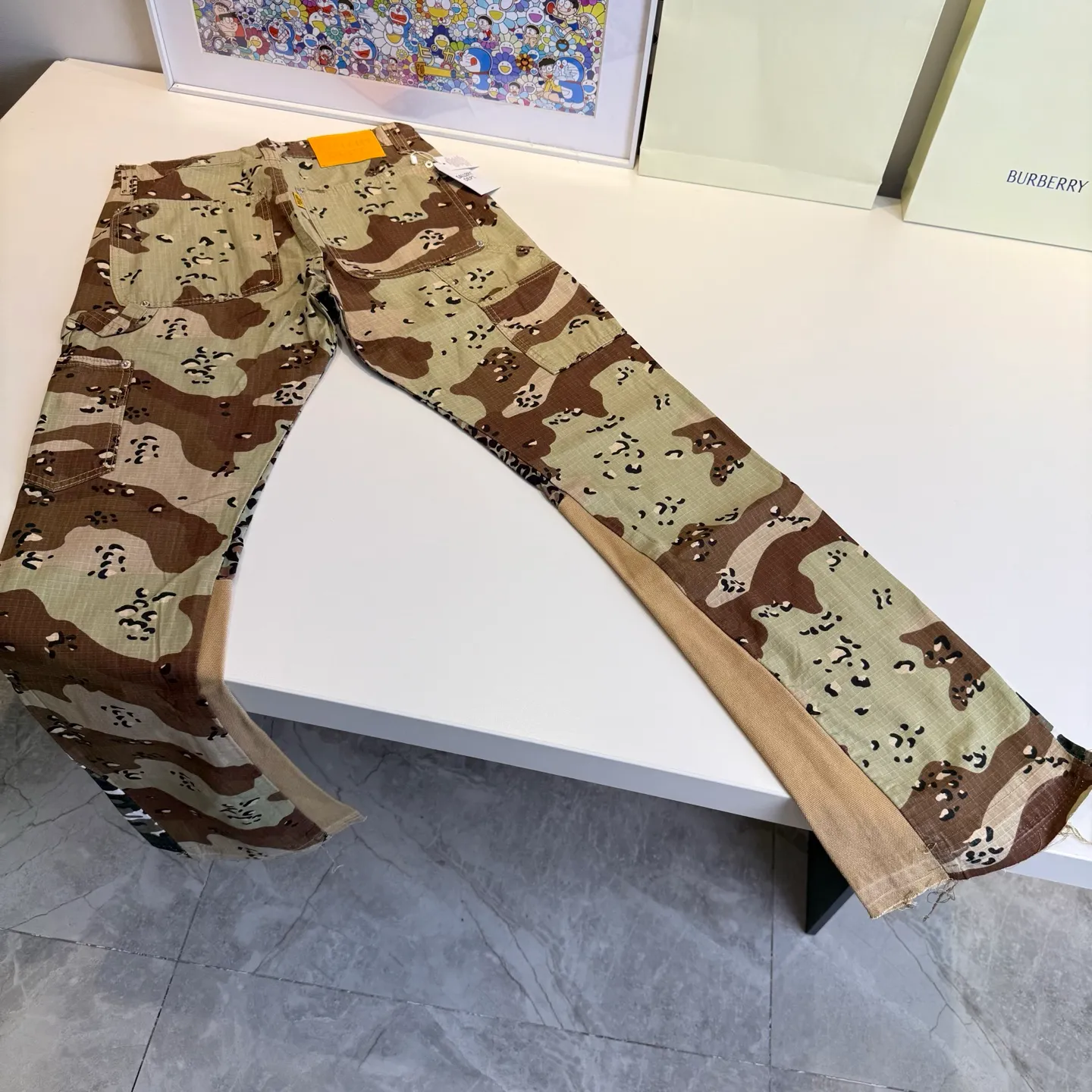 P240 model number: D453 GALLERY DEPT. ss25 limited camouflage splicing printed bootcut jeans Size: 28, 30, 32, 34, 36 (S-XXL) Color: Camouflage yellow Size reference: Pants length 100 102 104 106 106 Waist 72 76 80 84 88 Recommended weight S (about 110 pounds) M (about 120 pounds) L (about 140 pounds) XL (about 165 pounds) XXL (about 185 pounds)